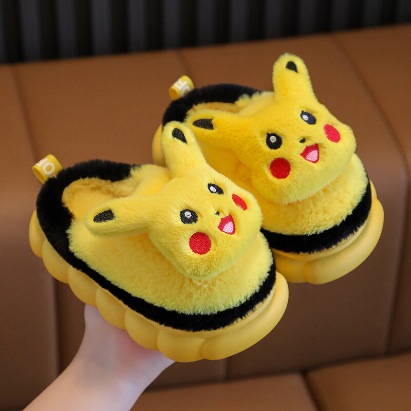 Sanrios Pikachu Мультяшные хлопковые тапочки Plus бархатная сохраняющая тепло противоскользящая износостойкая переносная кавайная повседневная обувь для путешествий