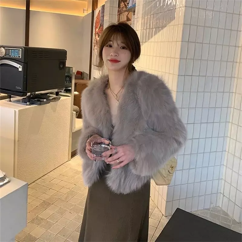 Autumn Winter Fashion Faux Fox Fur Coat Women Korea Fashion Warm Feather Coats Loose Short Outercoat Lady Party Elegant Outfits