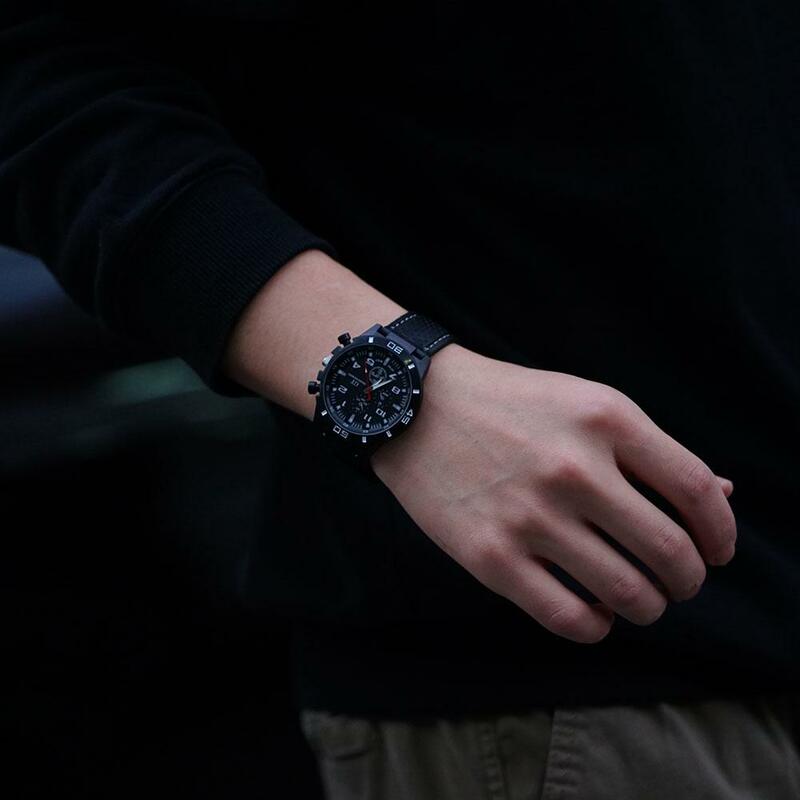 Jam tangan elektronik silikon pria, arloji santai olahraga kepribadian klasik tahan air untuk pria