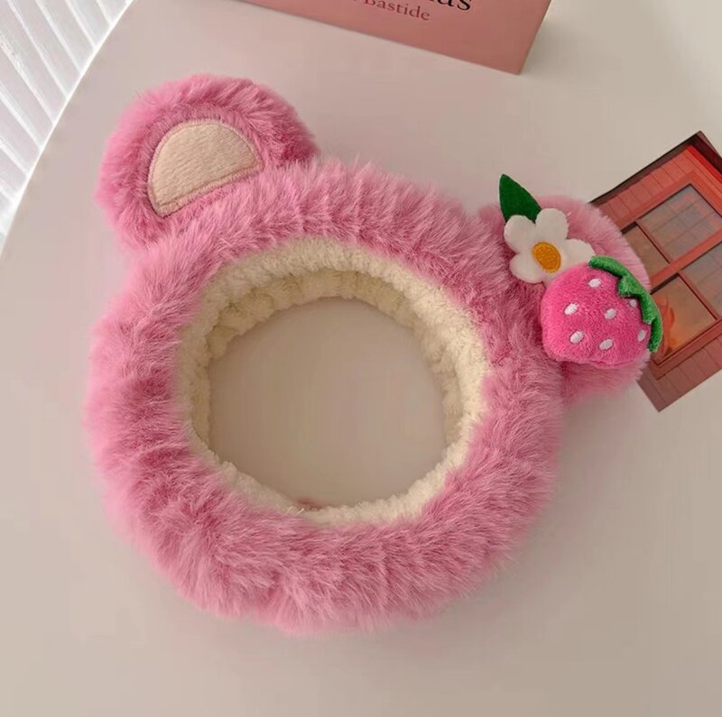 Cute Pink Strawberry Bear Headband peluche Face Wash Hairband capelli pressati fascia antiscivolo per le donne Hair Hoop accessori per capelli