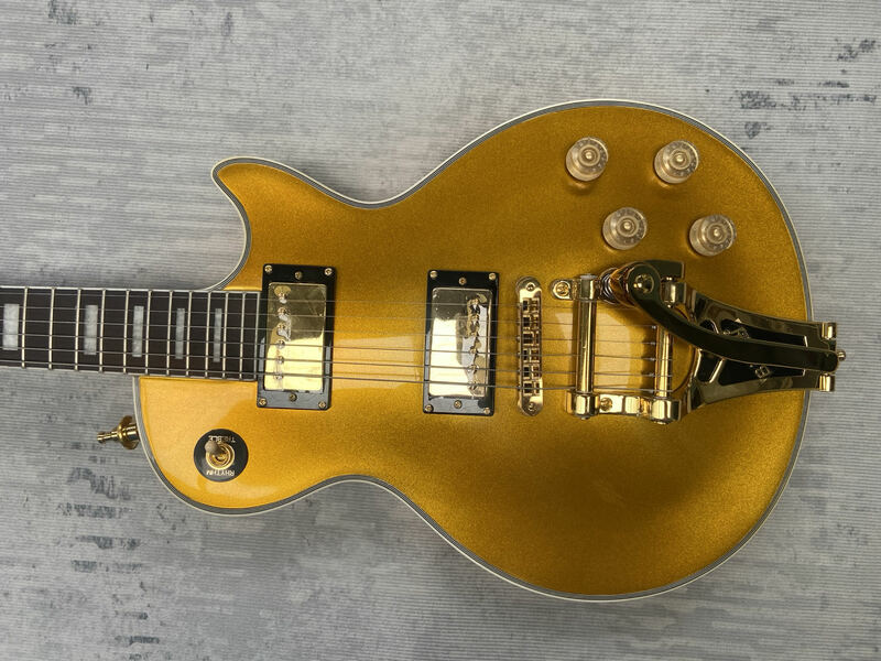 Memiliki G logo gitar listrik, tubuh penuh bubuk emas cat, gratis pengiriman, dibuat di Cina, tubuh mahoni,