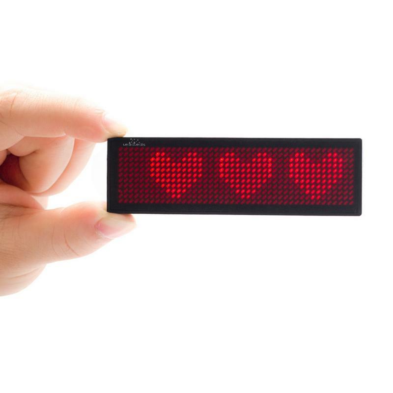 Bezprzewodowa aplikacja mobilna LED LED identyfikator cyfrowy programowalny świecące litery planszowe przewijane na wydarzenie