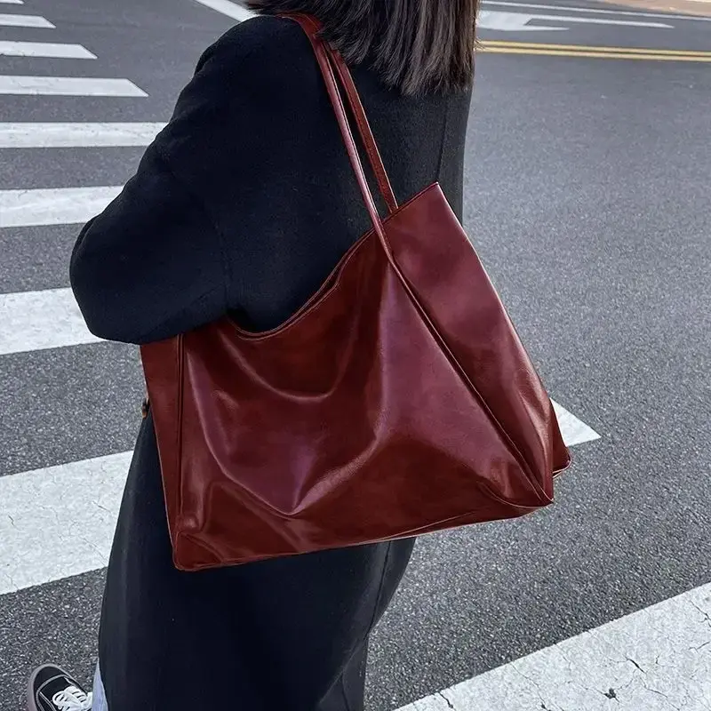 حقيبة كتف من الجلد بسعة كبيرة من MBTI-للنساء ، حقيبة يد هاراجوكو البسيطة ، حقيبة حمل عتيقة ، حقيبة رياضية غير رسمية ، كيس للمتسوقين باللون الأحمر