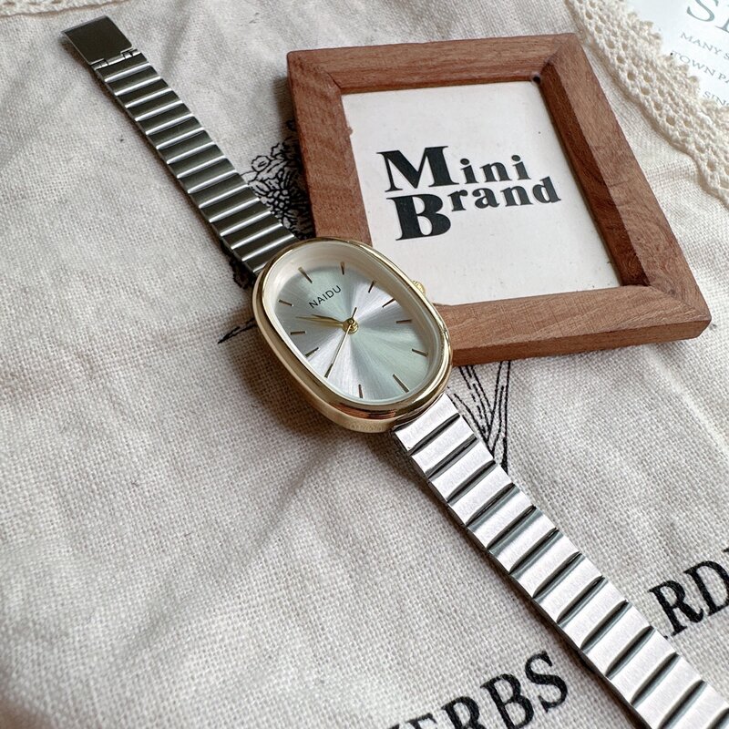 Frauen Quarzuhr Luxus ovale Mode Mini-Gehäuse kleine römische Ziffer Zifferblatt weibliche Voll metallband Uhren Nische Armbanduhr