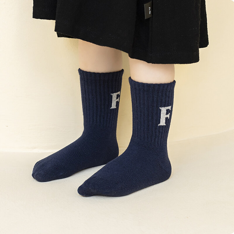 Chaussons en coton pour enfants, chaussons d'étudiant, chaussettes de couchage thermiques blanches avec lettres de couleur unie, accessoires de printemps 2023