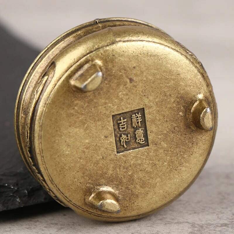 Quemador de incienso de bolsillo de latón antiguo, Mini adornos de incienso hueco, decoración de escritorio de té antiguo chino, dragón Phoenix