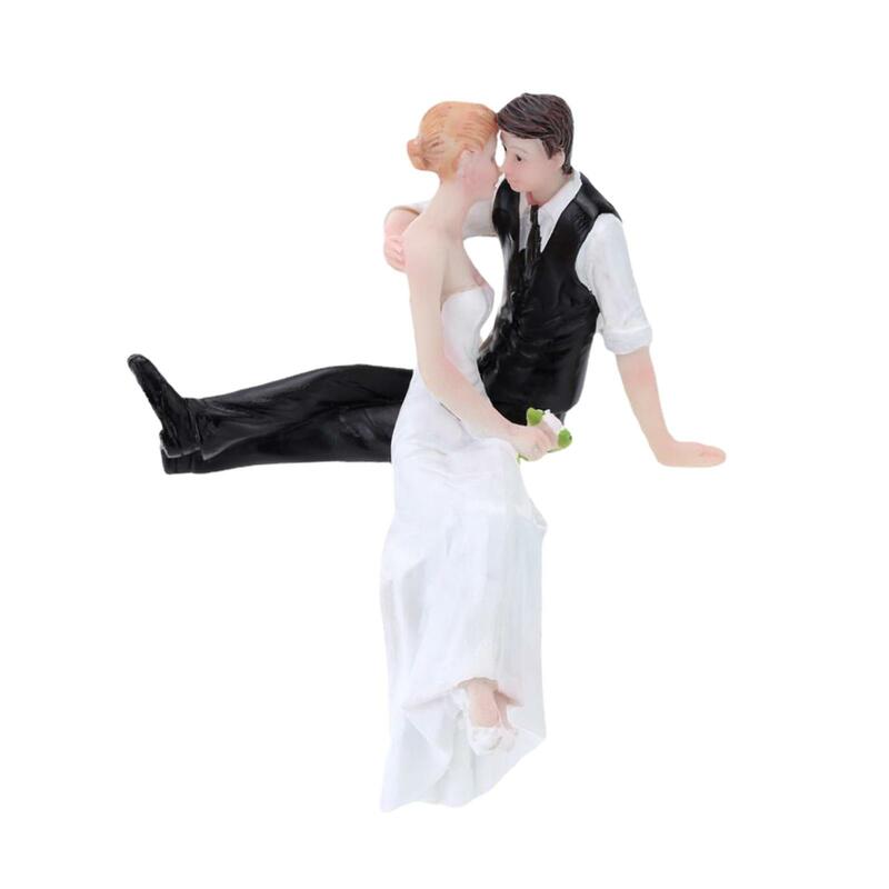Rustic Cake Topper Miniature Scene People Small Funny Marry Sculpture Bride and Groom Figurines for Birthday Gifts Engagement