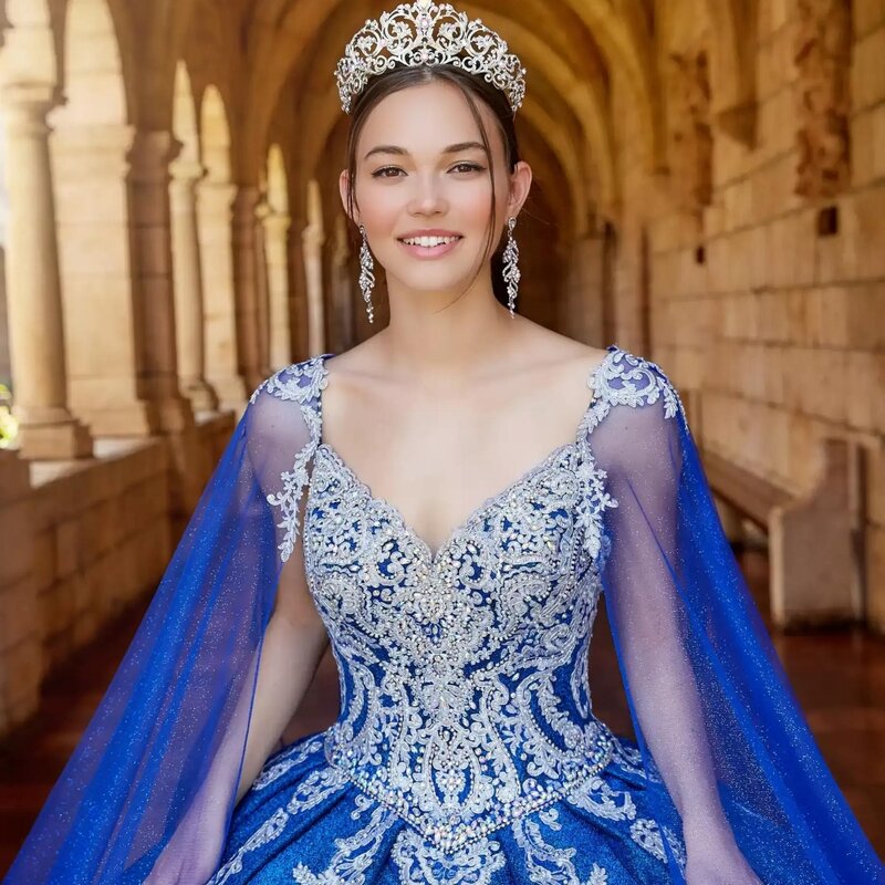 Luksusowy suknie balowe Quinceanera z przezroczysta koronka pociągiem błyszczące kryształowe aplikacje księżniczka długa słodka sukienka 16 przedsionek