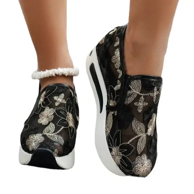Schoenen Dames 2024 Mesh Dames Gevulkaniseerde Schoenen Outdoor Vrouwen Sneakers Geborduurde Slip-On Verhoging Hoogte Dames Vrijetijdsschoenen
