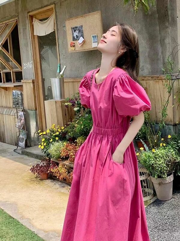 Темпераментное стройнящее платье для отпуска, новинка 2024, Корейская версия, модное Повседневное платье для девушек с коротким рукавом