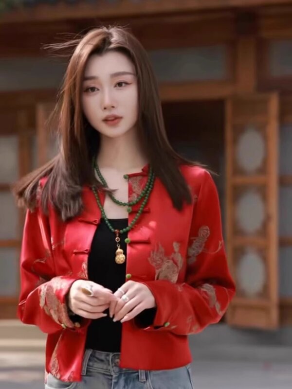Jaket motif pendek bordir gaya Tiongkok baru untuk wanita musim semi 2024 Dinasti Tang leher bulat kancing merah pakaian atasan wanita