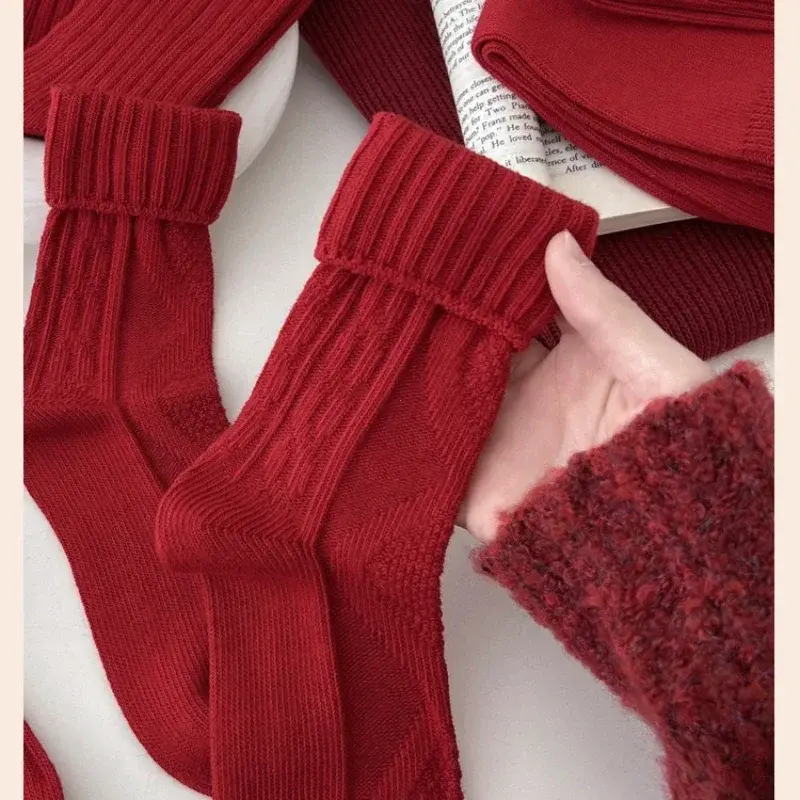 Skarpetki damskie bawełniane oddychające świąteczne noworoczne czerwone skarpetki dla dziewczynek modne w paski casualowe jesienne zimowe skarpetki ciepły komfort