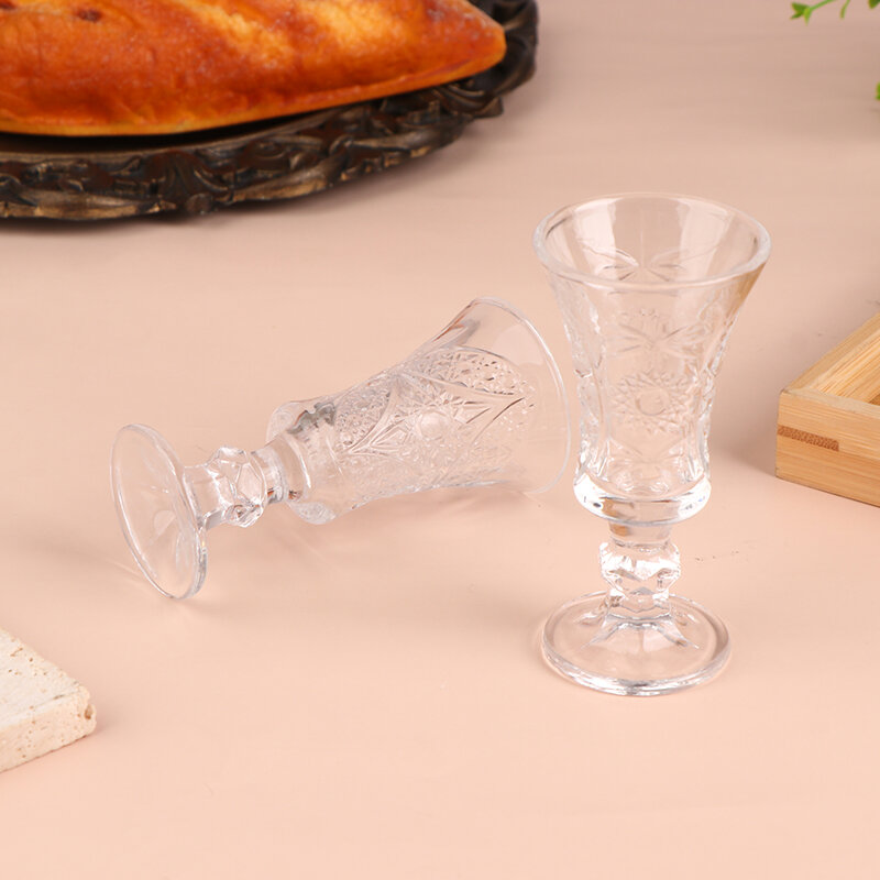 花の小さな中国風のカクテルグラス、白い精神的なカップ、ガラスのぐっすり、フラワーブランド、家族のパーティー、バー、34ml