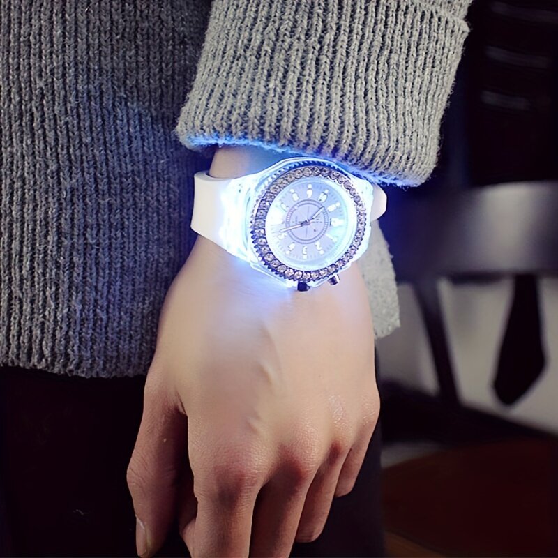 นาฬิกาควอตซ์วัยรุ่นใช้ได้ทั้งชายและหญิงพร้อมหน้าปัดพลอยเทียมเรืองแสง-สายซิลิโคนมีสไตล์ไอเดียของขวัญ