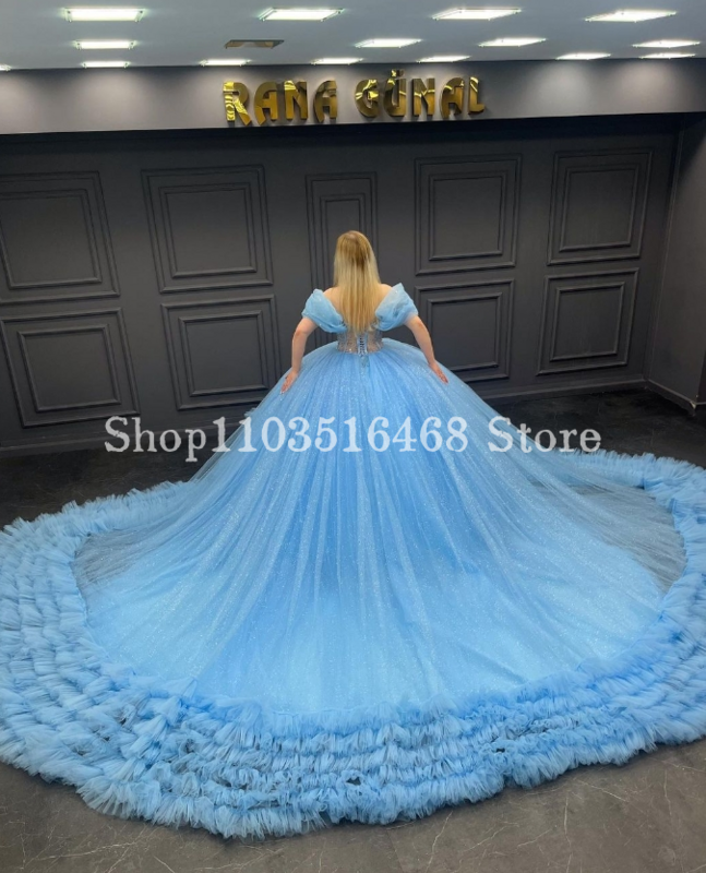 Vestido de princesa azul cielo para quinceañera, traje elegante y de ensueño de un hombro con apliques de diamantes, tren de la capilla de encaje para 15, 2024