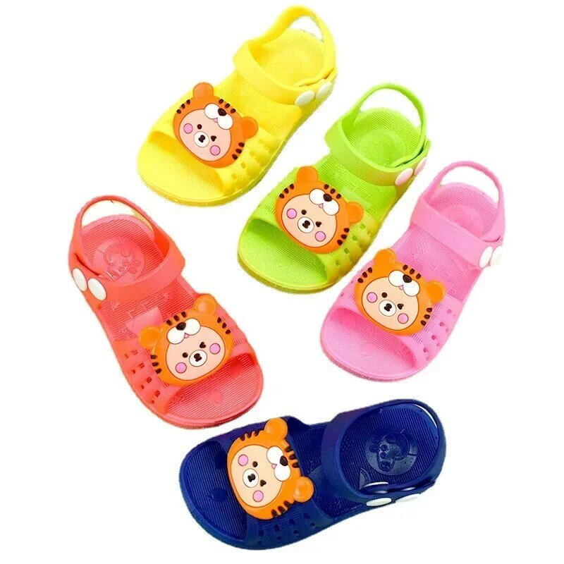Scarpe per neonate sandali con foro 2023 nuove scarpe per bambini spiaggia Indoor carino antiscivolo sandali con fondo morbido sandali per bambini