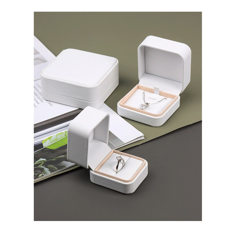 แหวนกล่องเก็บเครื่องประดับหนัง PU สีขาวสำหรับกล่องจัดระเบียบอัญมณีงานแต่งงานที่เก็บต่างหูกล่องของขวัญ