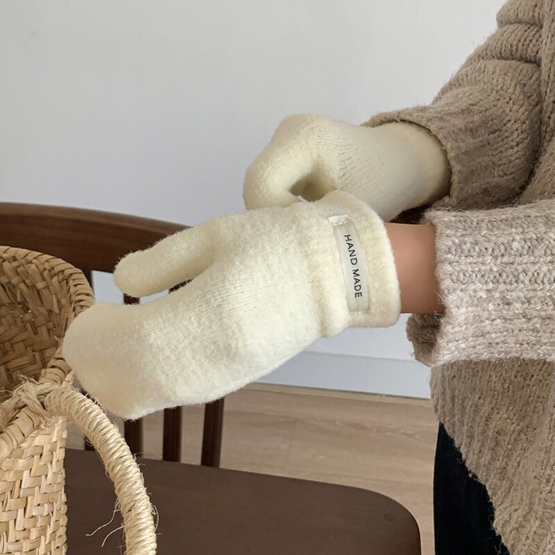 女性のための完全な指のぬいぐるみ手袋、モノクロの毛皮のミトン、暖かく保つ、弾力性、新しい
