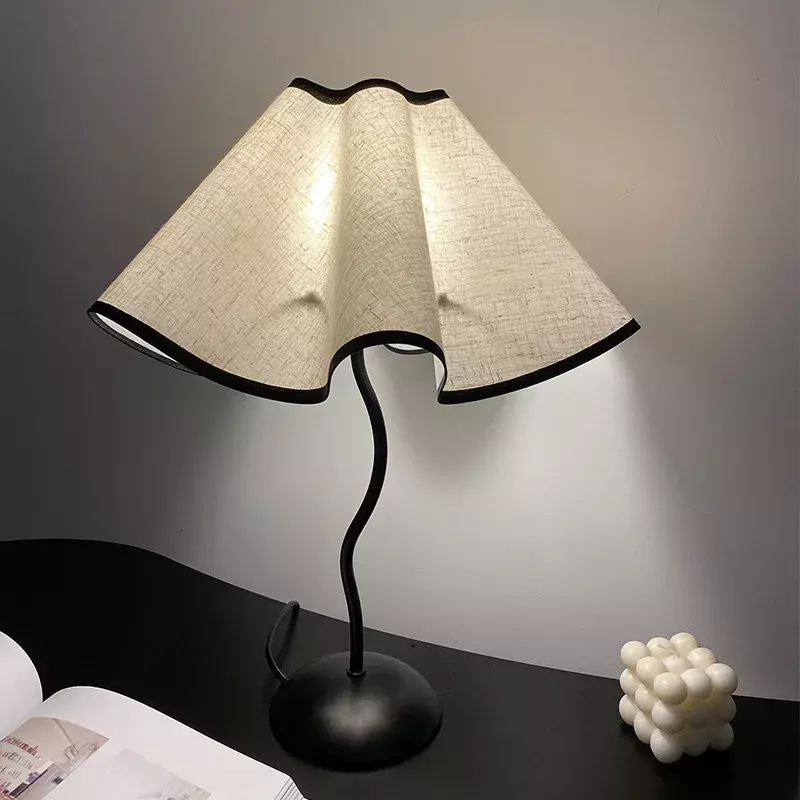 Italiano Petal Table Lamp, Dimmable luz de cabeceira, estilo nórdico, decoração do hotel, Villa Night Light, Coffee Room, 3 posições