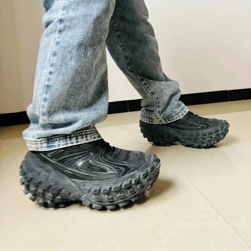 2024 desainer pria keamanan Paris berjalan ayah tua meningkatkan pelindung sol tebal jaring bersirkulasi Sneakers kasual tangki ban sepatu