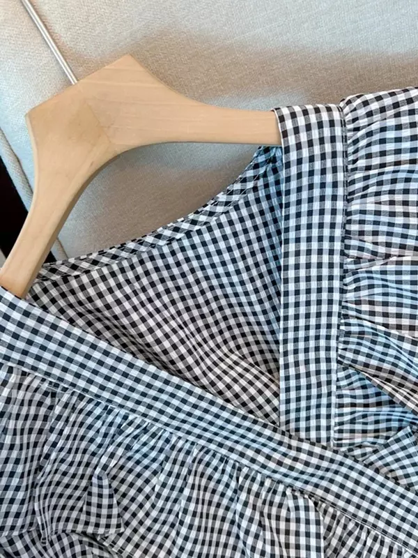 Blus Ruffle lengan Puff kerah V bergaya baru untuk wanita Atasan wanita muda manis dan kasual dengan pinggang ramping warna kontras klasik