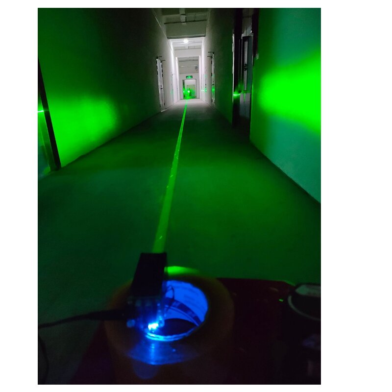Зеленый лазерный модуль 300 нм 800 МВт/1000 МВт/МВт с широким лучом, крупная лазерная фотография