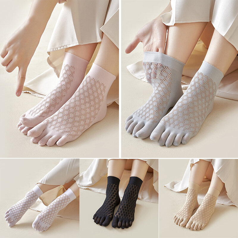 ถุงเท้าถุงเท้าข้อสั้นระบายอากาศนุ่มสีทึบสำหรับฤดูร้อนถุงเท้าแฟชั่นห้านิ้วถุงเท้าบางสบายท่อกลาง