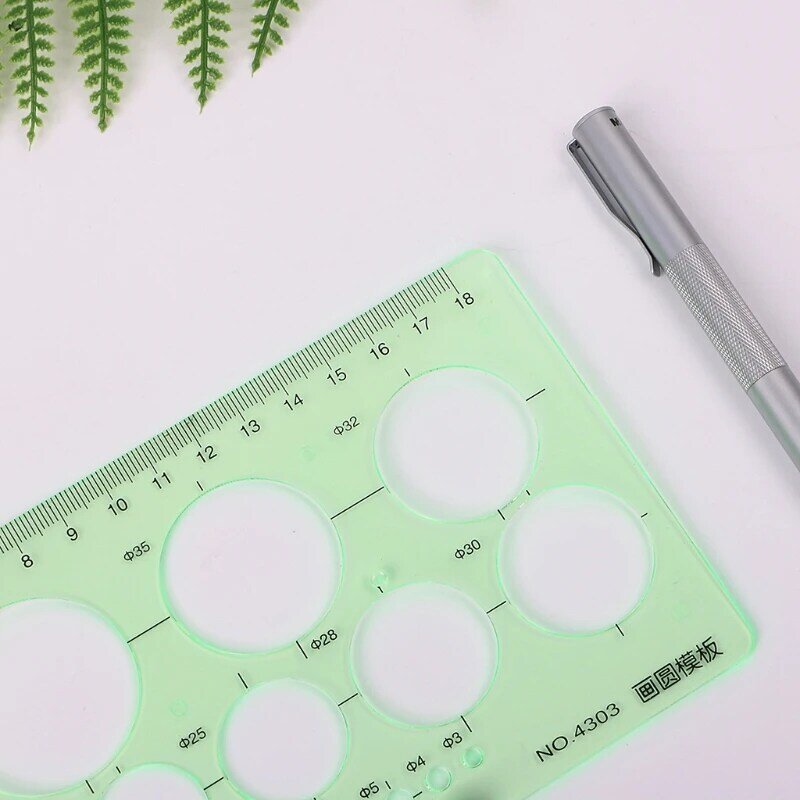 Plantilla geométrica círculos plástico verde, plantilla y regla, herramienta medición para estudiantes