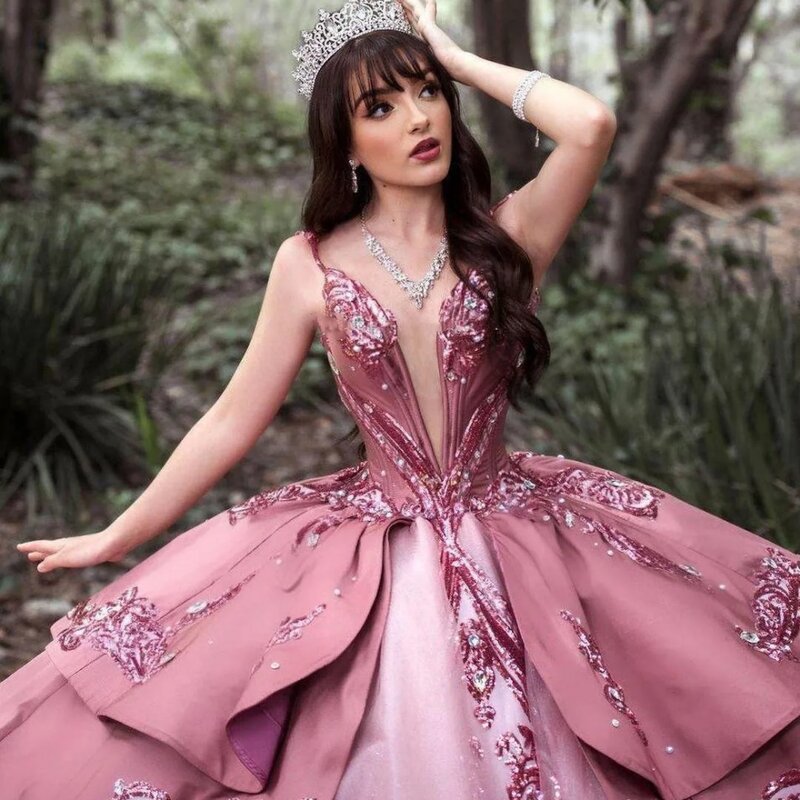Seksowna, głęboka dekolt w szpic, Quinceanrra, suknie balowe błyszczące cekiny aplikacje księżniczki długie różowe warstwowa, słodka sukienka 16 przedsionek