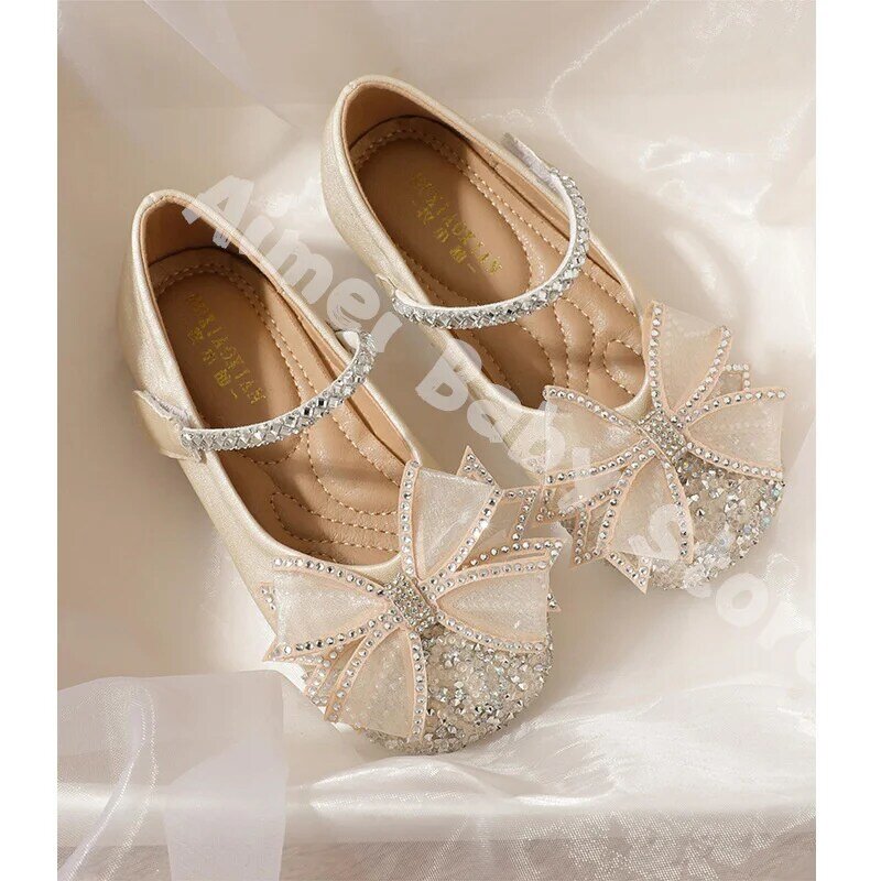 Zapatos de princesa para niña, zapatillas de cristal con lazo de diamantes de agua, suela suave de cuero, primavera y otoño, novedad de 2023