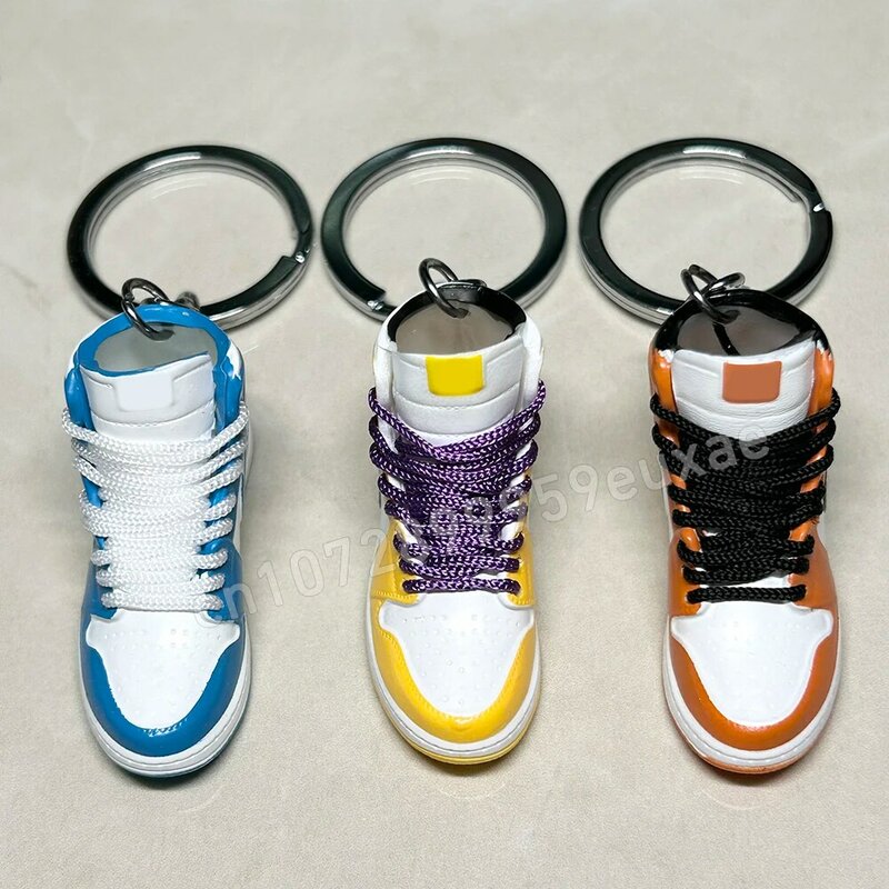 Personalizado 3D Sneakers Chaveiro, mini calçados esportivos modelo Keychain, lembrança de fãs de basquete, pingente de moda telefone, presente requintado