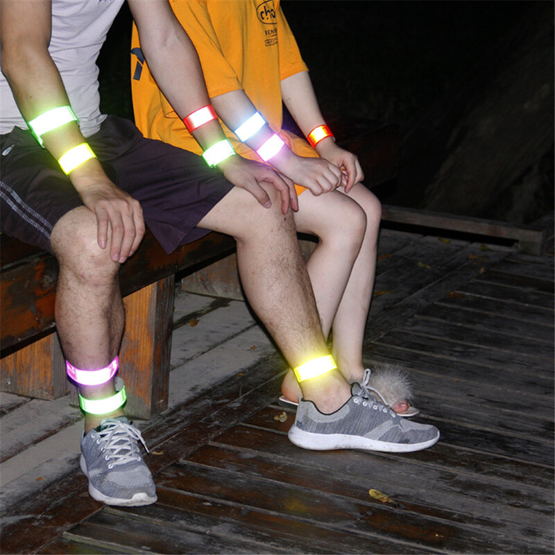 Faixas de pulso reflexivas luminosas braço tornozelo perna cinta segurança tapa bandas noite correndo braçadeiras noite correndo andando fita de advertência