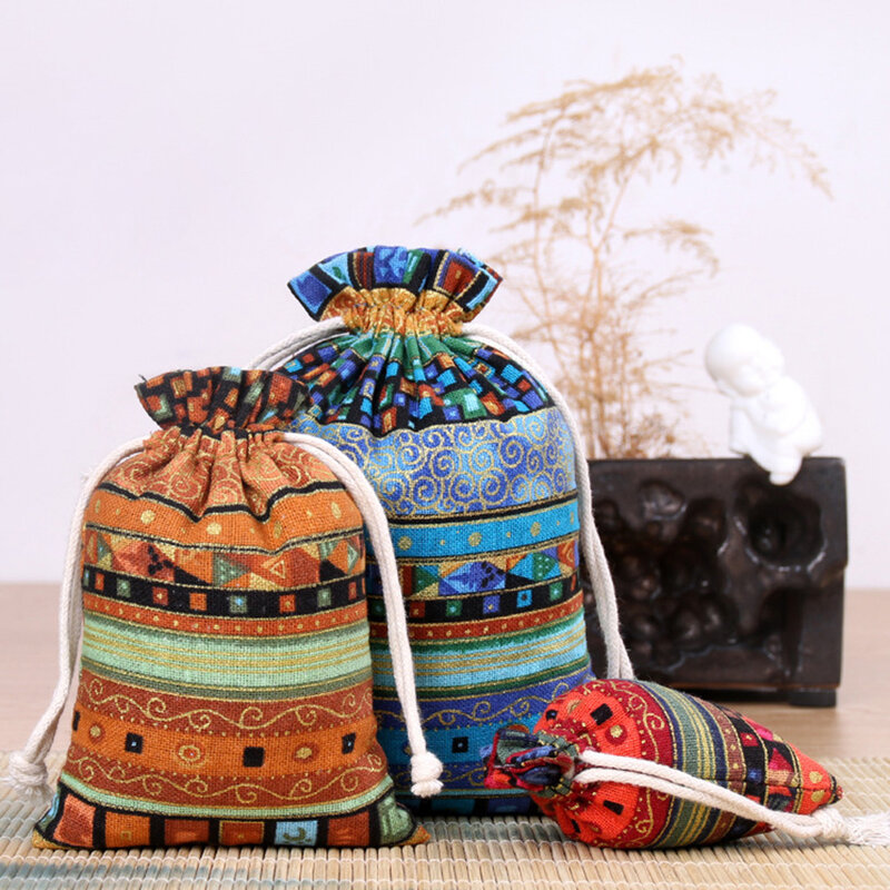 1 pçs/lote 7x9cm estilo étnico do vintage drawstring malote embalagem presente doces saco de armazenamento feminino impresso jóias saco de natal