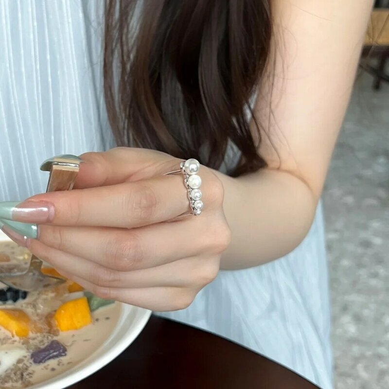 Versione coreana di Instagram Style nuovo prodotto anello in argento Sterling S925, anello a righe di perle d'acqua dolce da donna ExquisiteLight Luxury