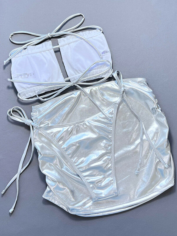 Seksowne srebrne metalowe bikini bandeau z falbankami trzyczęściowe z mini spódniczką kostium kąpielowy kostiumy kąpielowe damskie stringi krawaty stroje kąpielowe