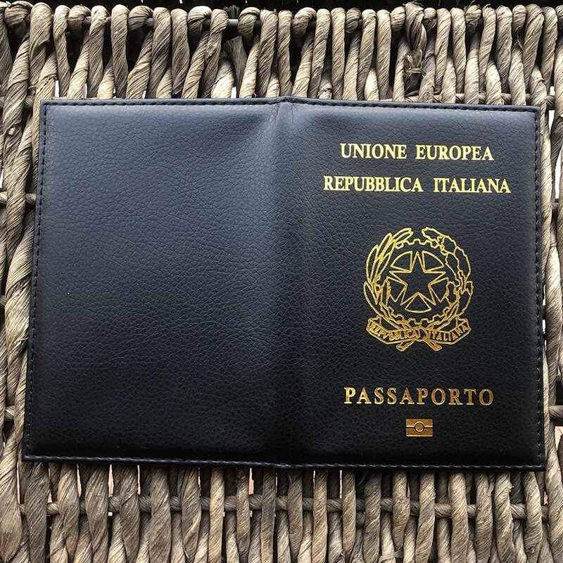 イタリアの男性と女性のためのカードホルダー付き合成皮革パスポートカバー