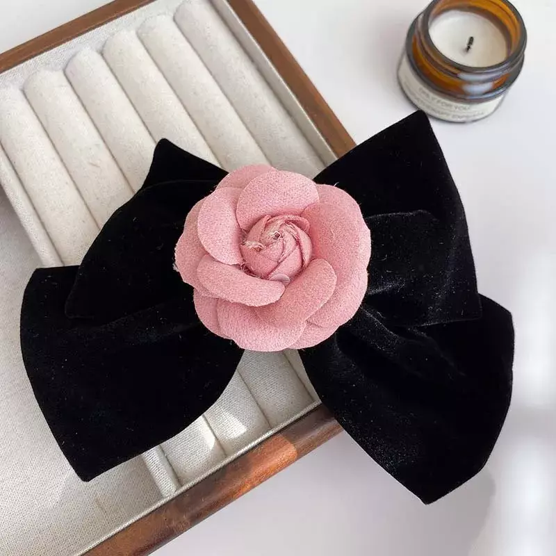 Pince à cheveux camélia en velours rose coréen pour femmes, épingle à cheveux vintage, pince requin en forme de fleur élégante, vêtements de sauna, accessoires pour cheveux, 2024