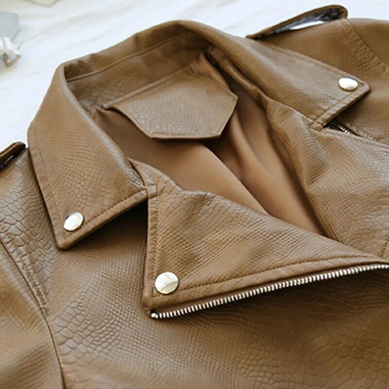 Jaqueta de couro sintético para mulheres, streetwear magro, cáqui, casaco de motociclista com cinto, roupas ao ar livre, primavera e outono, 2023