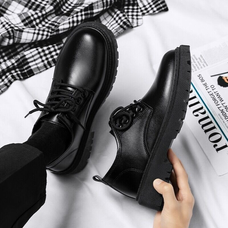 Sepatu kasual untuk pria bersirkulasi bisnis sepatu jalan bertali buatan tangan sepatu Platform hitam mode Musim Panas 2024