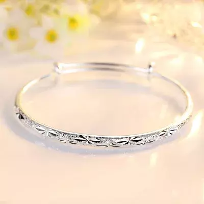 Heiße neue Mode Stempel Silber Farbe Armbänder für Frauen gefrostete glänzende Sterne Armreifen verstellbaren Schmuck Hochzeits feier Geschenke