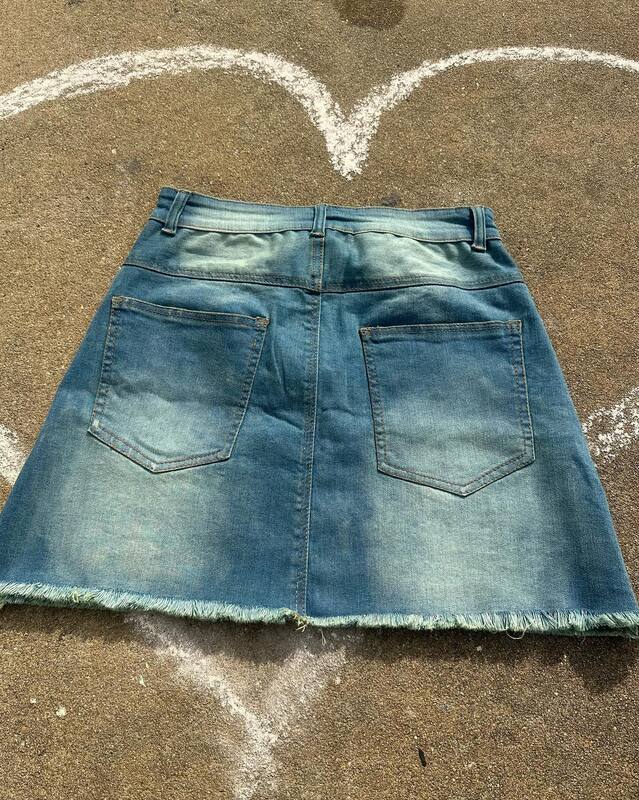 Женская джинсовая мини-юбка с заниженной талией, составного кроя