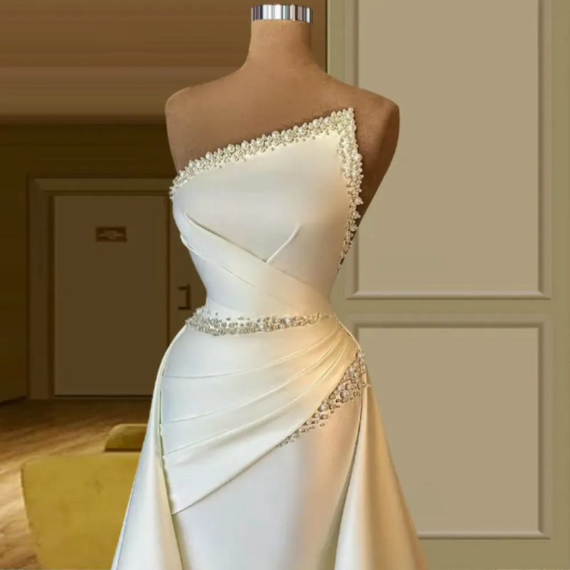 ชุดแต่งงานผ้าซาตินสีงาช้างแบบไม่มีสายรัดชุดเจ้าสาวประดับลูกปัดหรูหราชุด2024แบบสั่งตัดใหม่สวยงาม