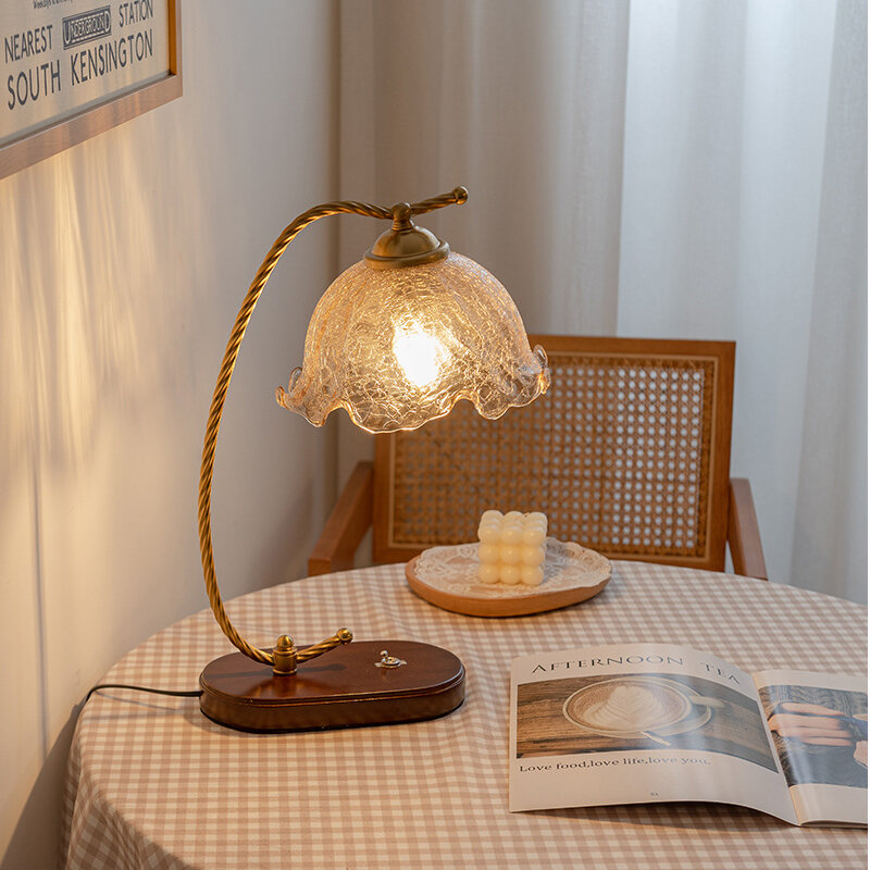 Lámpara de escritorio de vidrio Retro, Lámpara decorativa de ambiente floral, accesorio de iluminación para dormitorio, mesita de noche, lectura, sala de estar, hogar