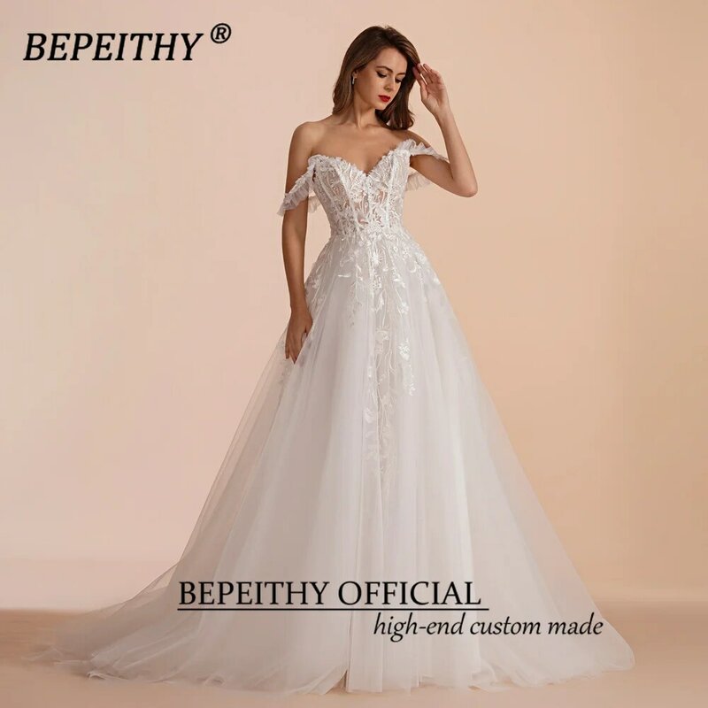 BEPEITHY A Line Милое Свадебное платье невесты для вечеринки 2023 платье без рукавов с коротким шлейфом и открытыми плечами кружевное белая, цвета слоновой кости, для свадьбы платье