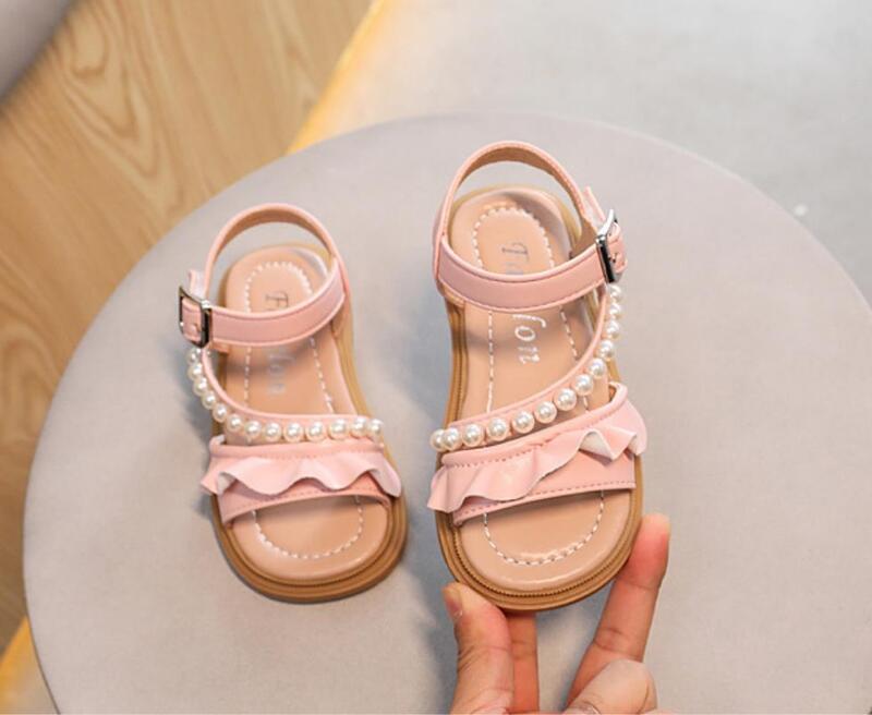 Босоножки для маленьких девочек 2024, летняя модная обувь принцессы с жемчугом на плоской подошве, детские кроссовки для первых шагов