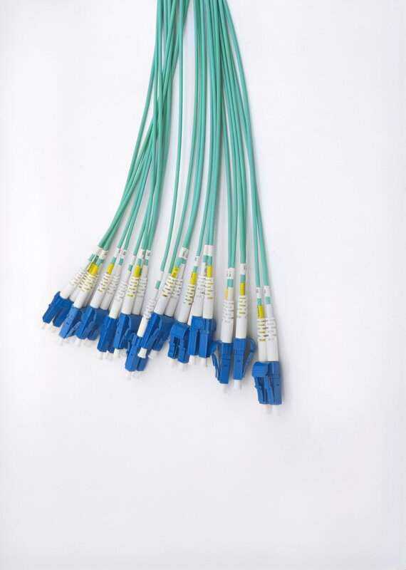 15-metrowy kabel światłowodowy MPO/MTP żeński do 24xLC Breakout OM3 40G kabel krosowy