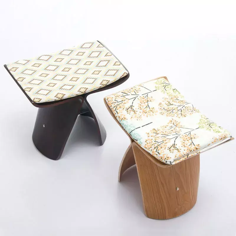 Household small, solid wood, sturdy, economical shoe stool, small wooden , creative porch stool