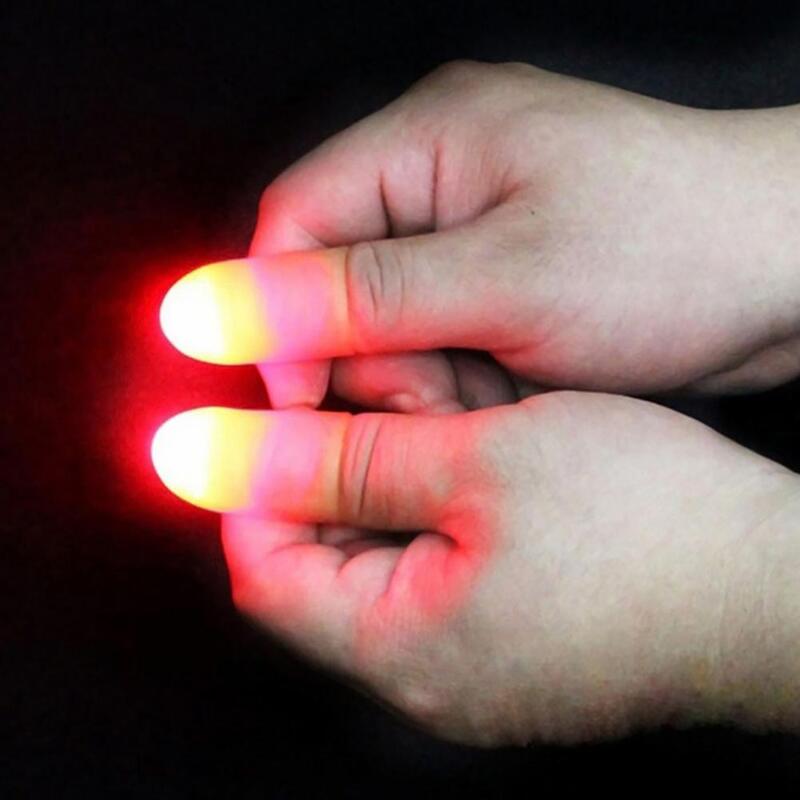 Bateria Powered Thumb Light para truques de mágica, LED Prop, piscando, colorido, festa, 2PCs