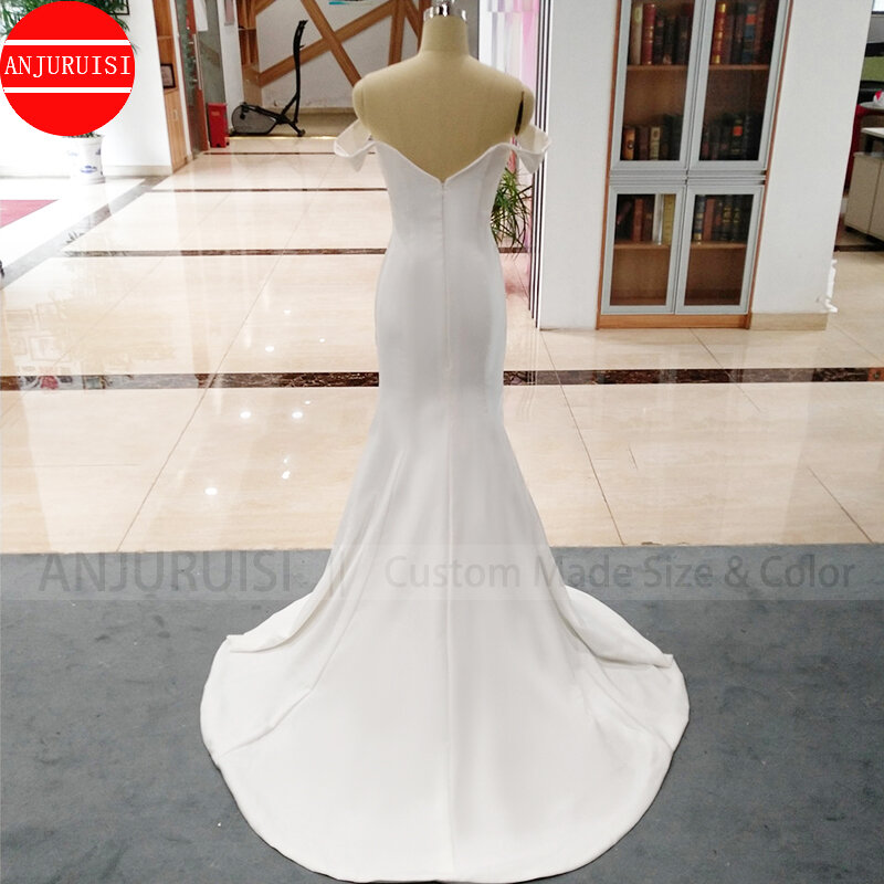 Женское атласное платье-Русалка It's yiiya, Белое мягкое платье с открытыми плечами на лето 2023