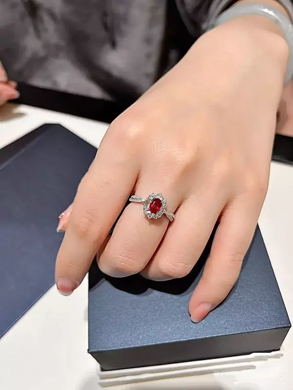 Autentyczny gołąb krwistoczerwony owalny mozanit diamentowy pierścionek srebro luksusowe inkrustowane 1.5 Karat diamentowy pierścionek pierścionek ślubny
